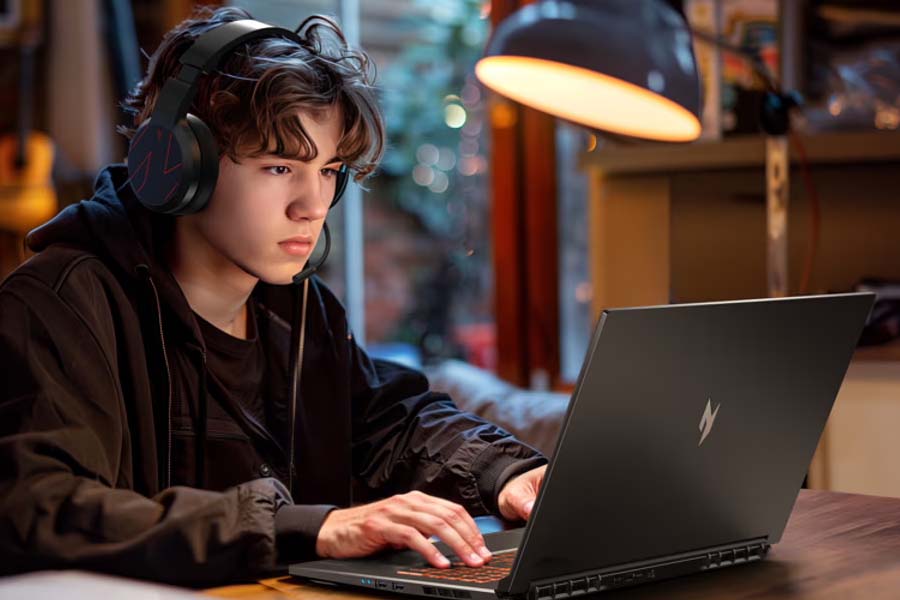 Acer nitro v 16s AI 2025